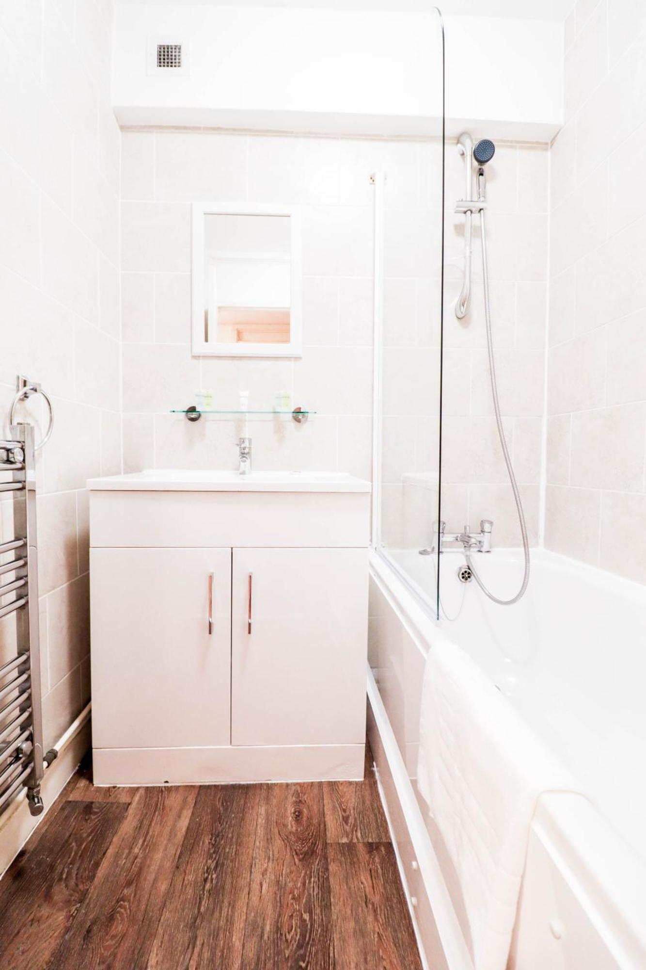 Apartment Beautifully Presented 3 Bed Hampstead