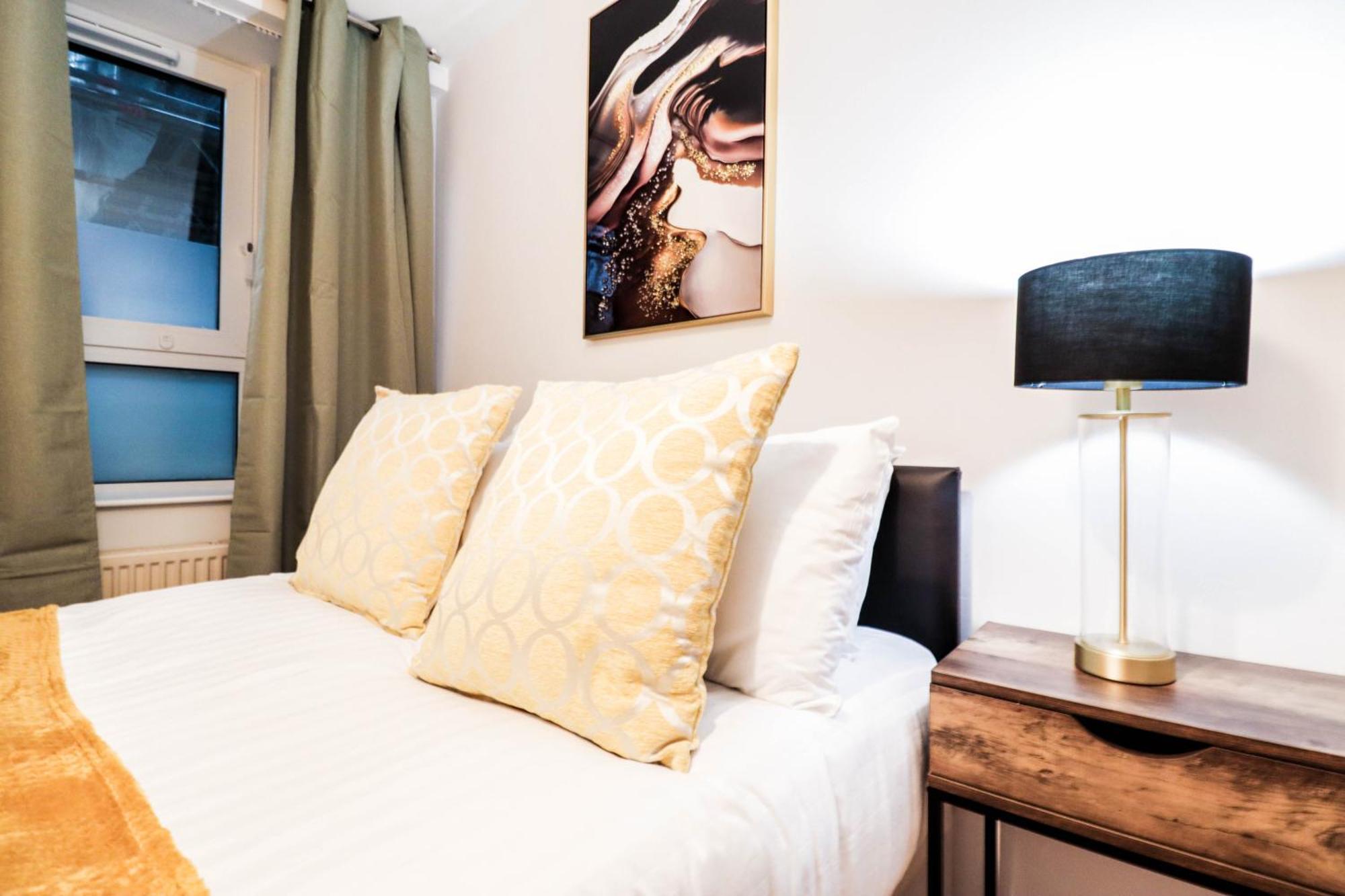 Beautifully Presented 3 Bed Hampstead Apartment London