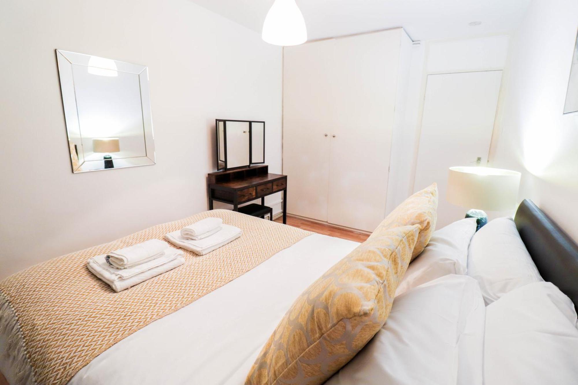 Beautifully Presented 3 Bed Hampstead Apartment *